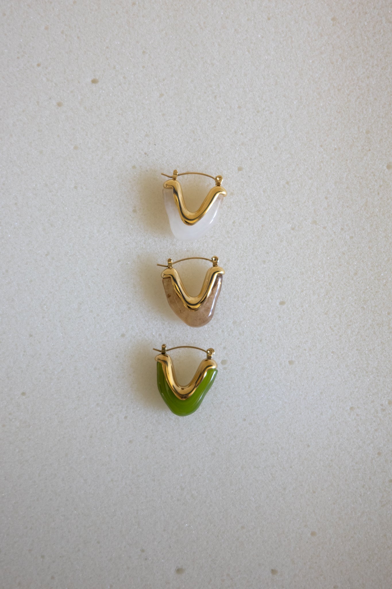 Pendientes V Acrílico Blanco
