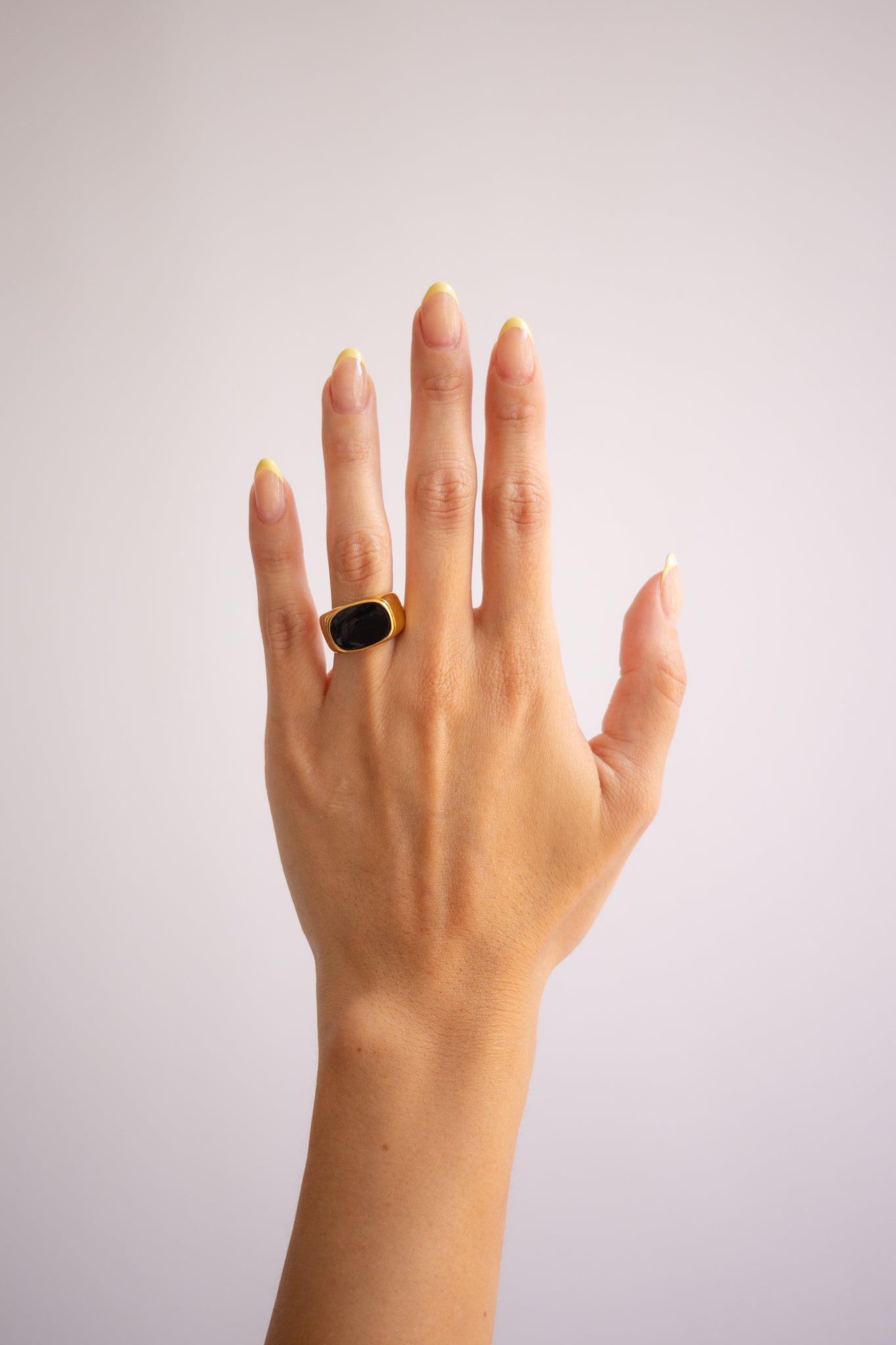 Anillo Cuadrado Negro/Dorado