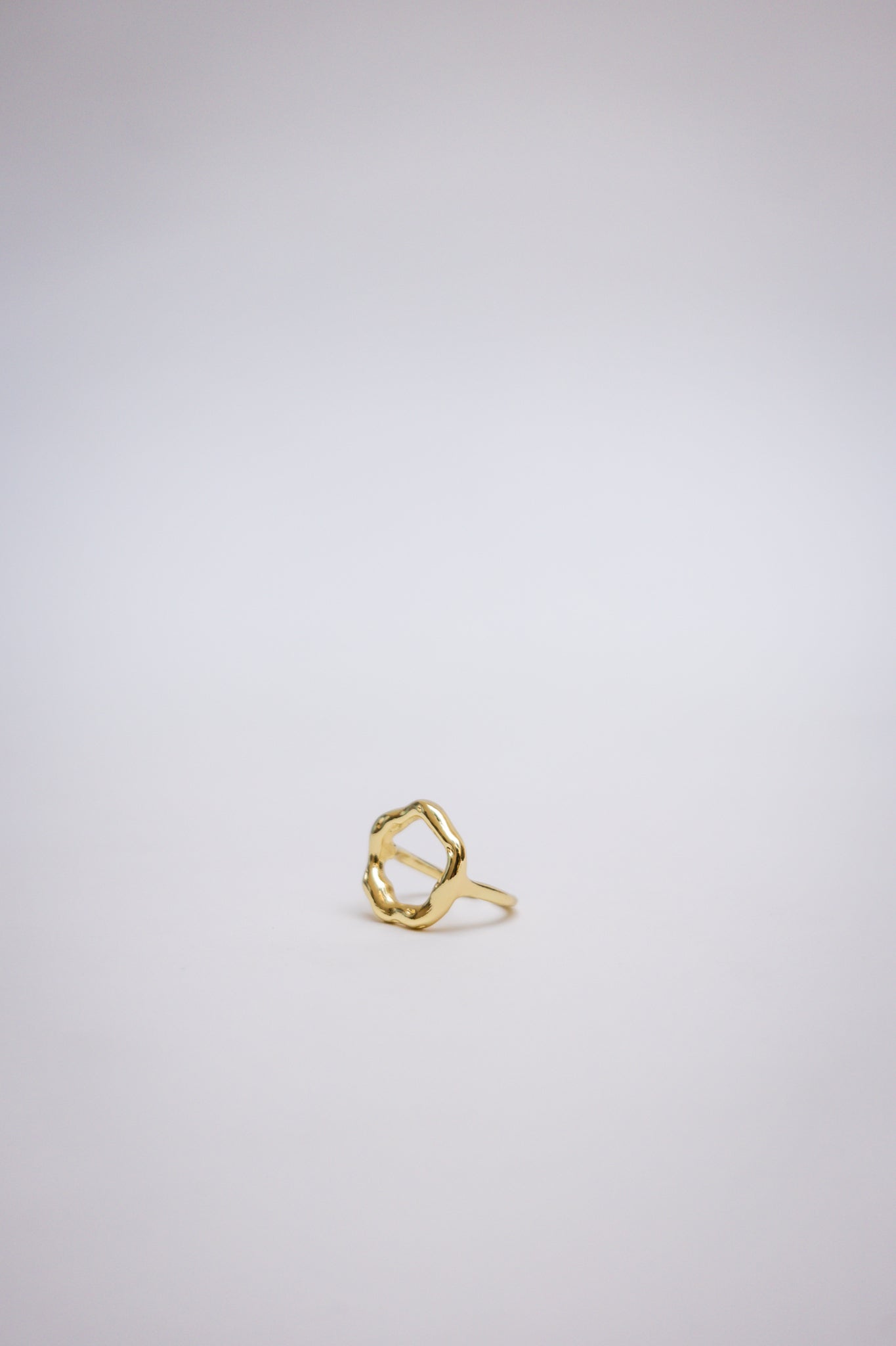 Anillo Hueco Asimétrico Dorado