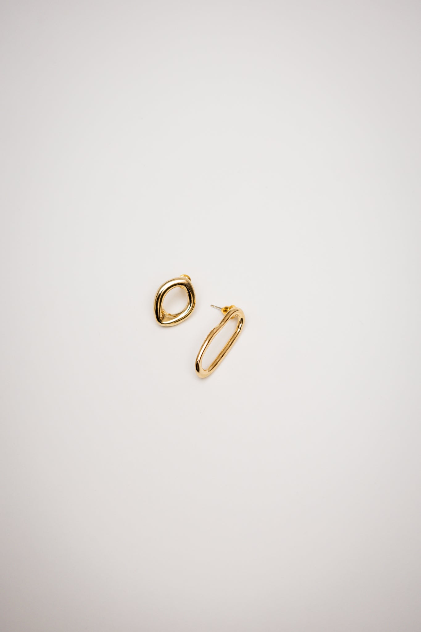 Pendientes Geométricos Asimétricos Dorados