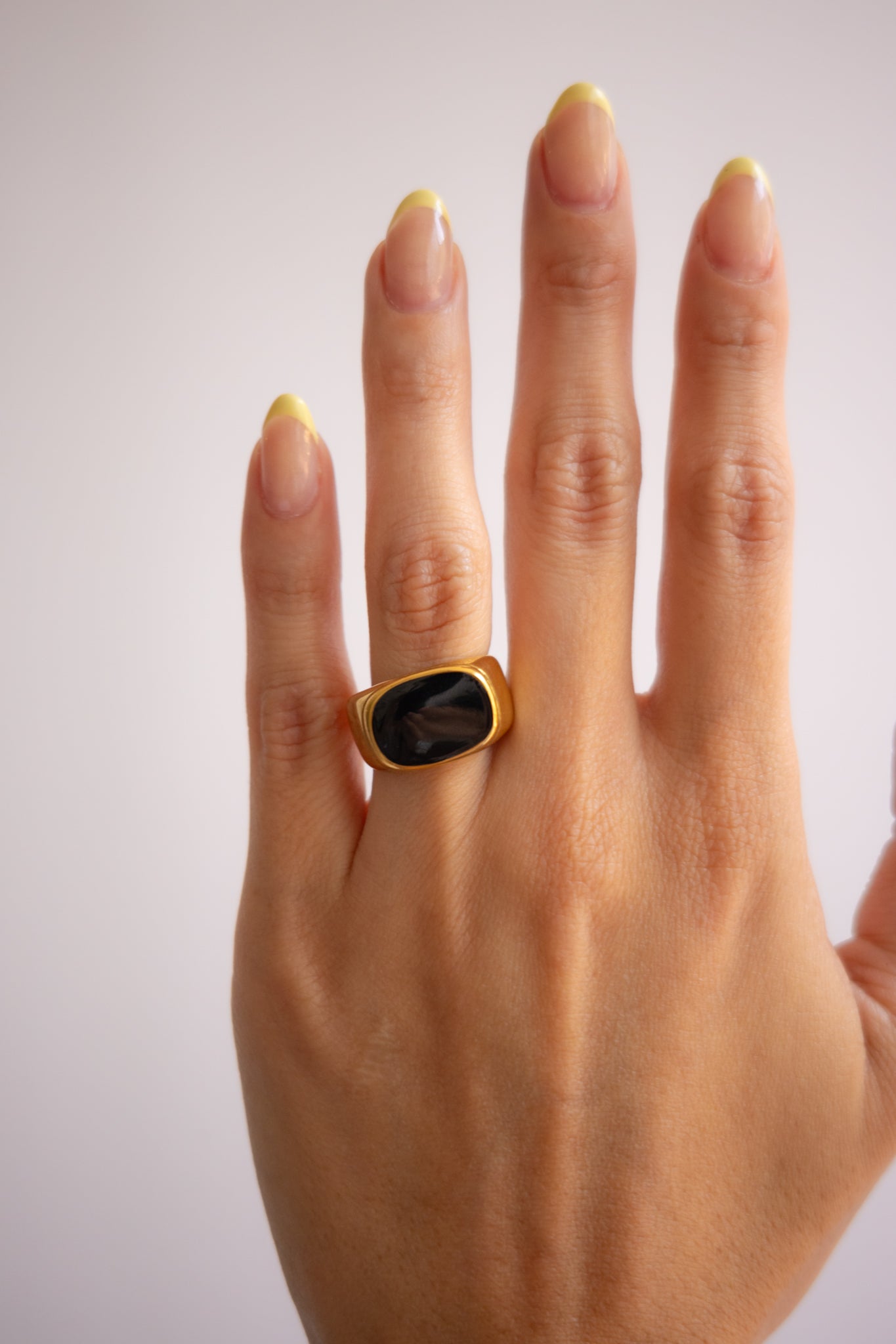 Anillo Cuadrado Negro/Dorado